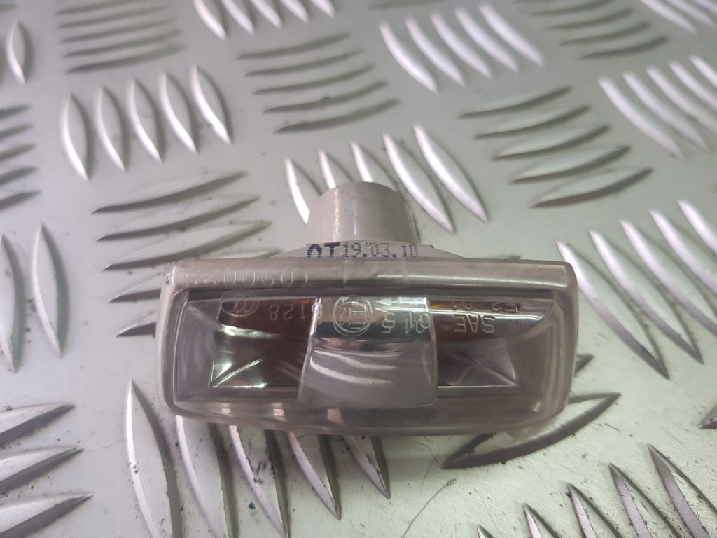 Pagrieziena signala lukturis priekš OPEL INSIGNIA SPORTS TOURER 2010 1 Pagrieziena signala lukturis priekš OPEL INSIGNIA SPORTS TOURER 2010