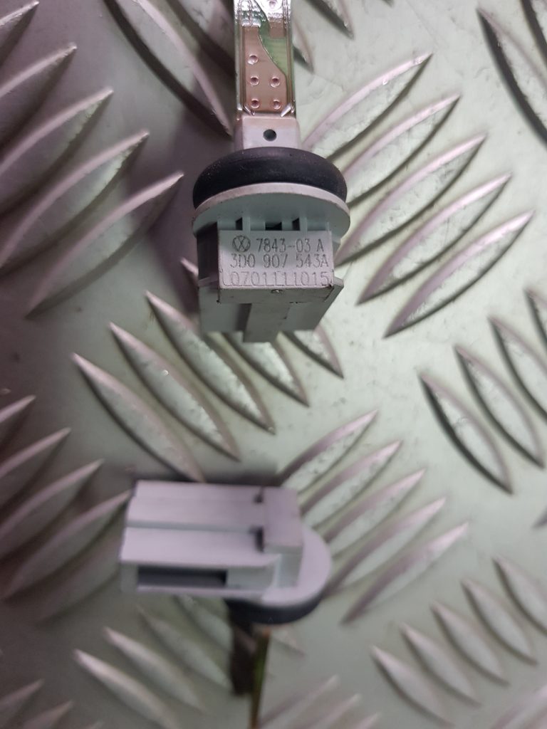 Temperatūras devejs priekš VW GOLF 5 2006 2 Temperatūras devejs priekš VW GOLF 5 2006