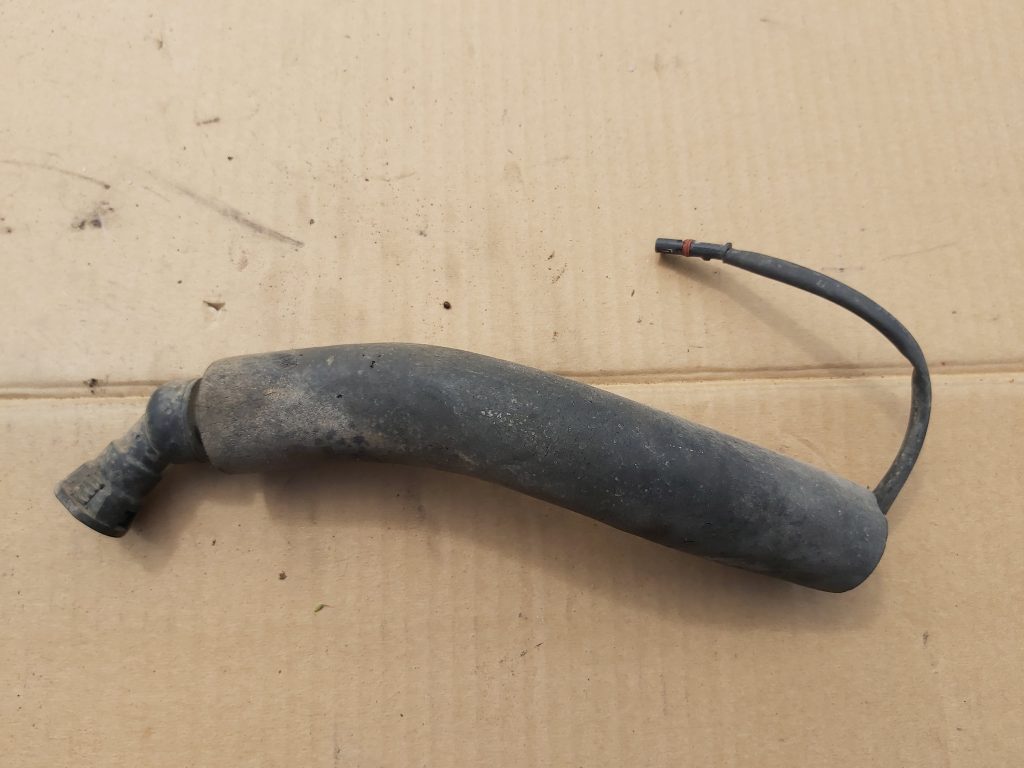 Kartera ventilācijas caurule priekš BMW 525 E60 2006 BLACK 1 Kartera ventilācijas caurule priekš BMW 525 E60 2006 BLACK