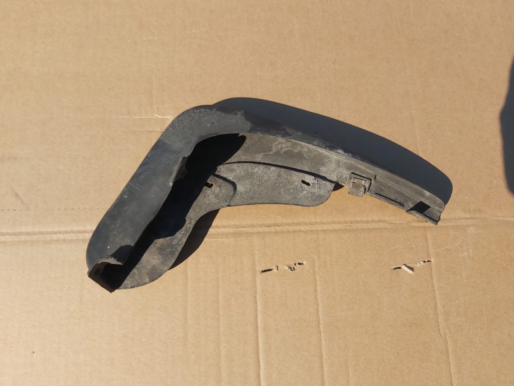 Aizmugurējais labais dubļusargs priekš AUDI A4 2001 2 Aizmugurējais labais dubļusargs priekš AUDI A4 2001