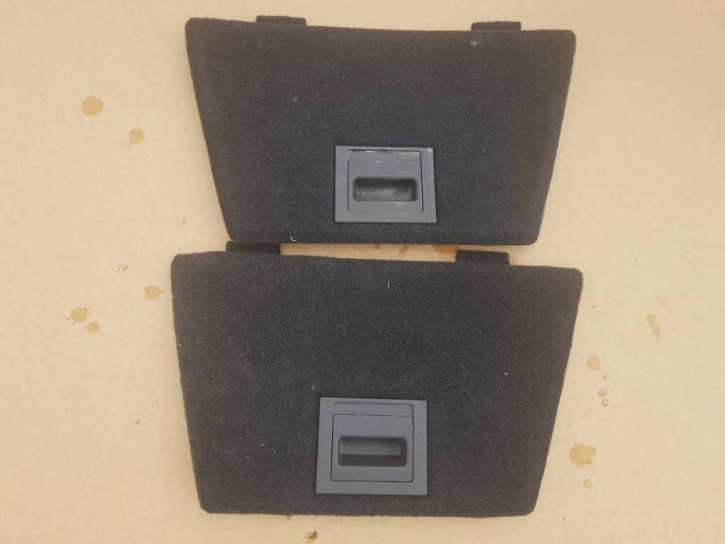 Bagāžnieka nodalījuma sānu apdares lūka priekš OPEL INSIGNIA SPORTS TOURER 2010 1 Bagāžnieka nodalījuma sānu apdares lūka priekš OPEL INSIGNIA SPORTS TOURER 2010