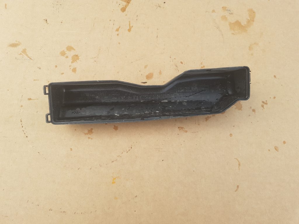 Drošinātāju kārbas korpusa vāks priekš TOYOTA COROLLA VERSO 2008 2 Drošinātāju kārbas korpusa vāks priekš TOYOTA COROLLA VERSO 2008