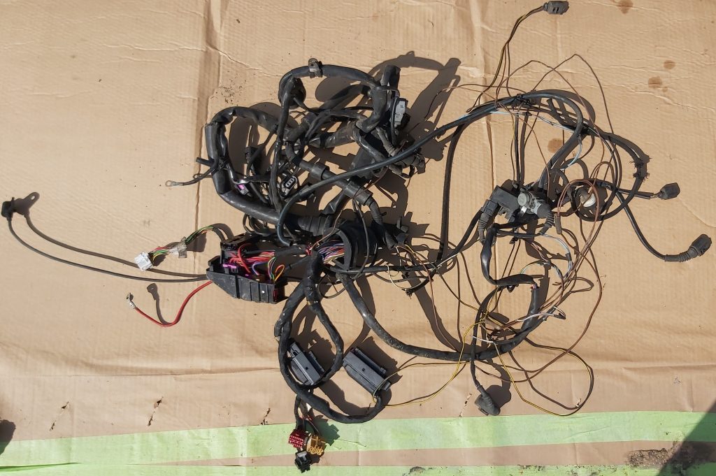 Dzinēja vadi priekš AUDI A4 2003 1 Dzinēja vadi priekš AUDI A4 2003