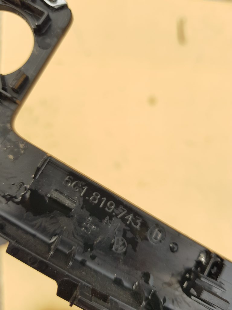 Mērinstrumentu paneļa gaisa vads, centrā priekš VW GOLF 2014 2 Mērinstrumentu paneļa gaisa vads, centrā priekš VW GOLF 2014