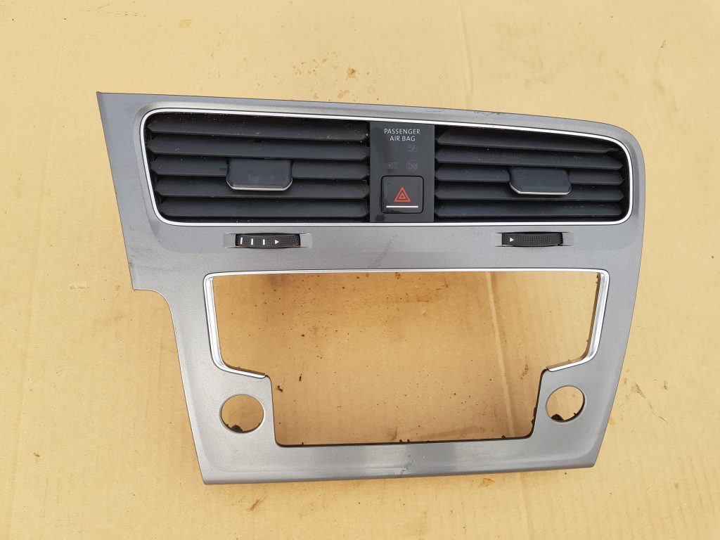 Mērinstrumentu paneļa gaisa vads, centrā priekš VW GOLF 2014 1 Mērinstrumentu paneļa gaisa vads, centrā priekš VW GOLF 2014