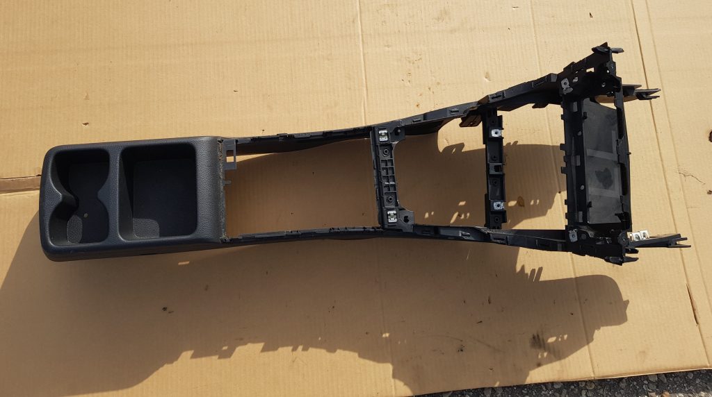 Centrālās konsoles apdares lielākā daļa priekš VW GOLF 2014 1 Centrālās konsoles apdares lielākā daļa priekš VW GOLF 2014