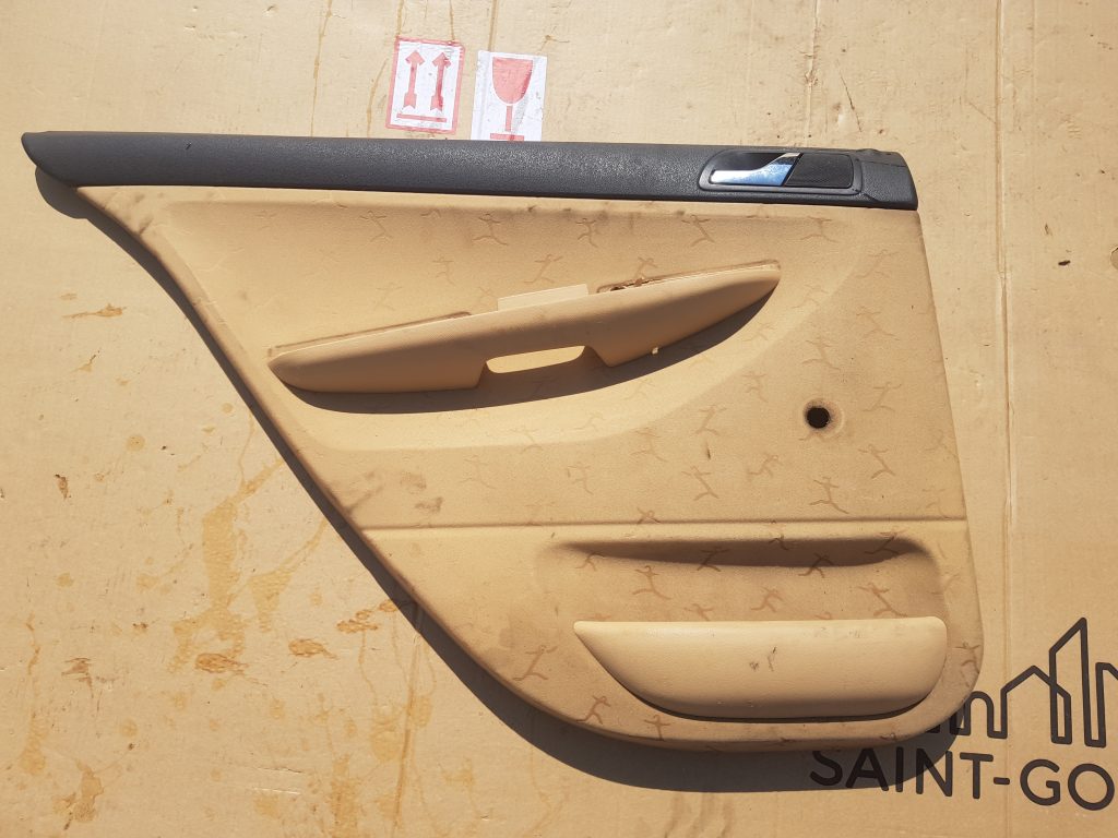 Aizmugurējo labo durvju apdare priekš ŠKODA FABIA 2003 1 Aizmugurējo labo durvju apdare priekš ŠKODA FABIA 2003