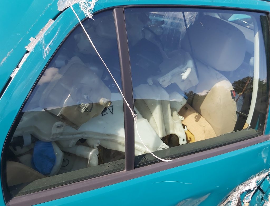 Aizmugurējo labo durvju stikls priekš ŠKODA FABIA 2003 1 Aizmugurējo labo durvju stikls priekš ŠKODA FABIA 2003