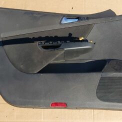 Priekšējo kreiso durvju apdare priekš VW PASSAT 2007 UNIVERSAL SILVER