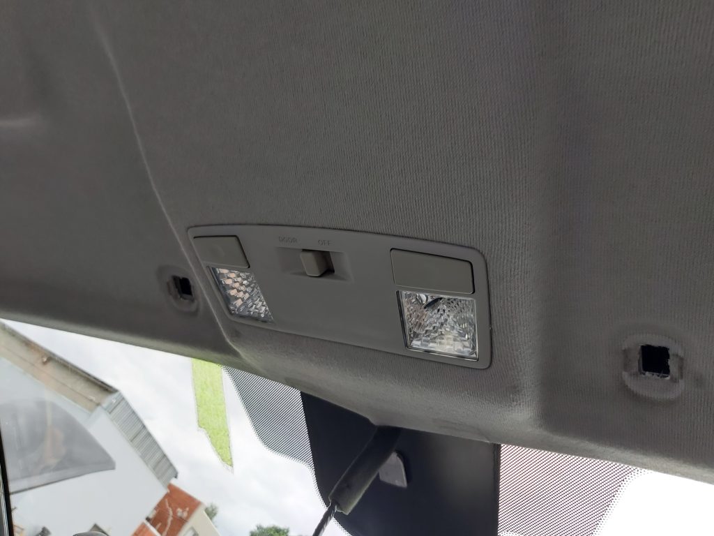 Priekšējo sēdvietu apgaismojums priekš MAZDA 6 2006 1 Priekšējo sēdvietu apgaismojums priekš MAZDA 6 2006