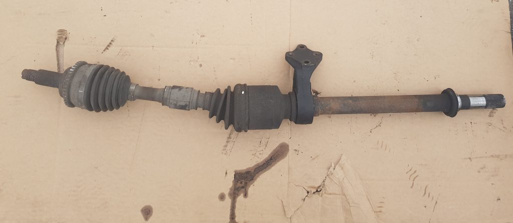 Pusass priekšēja labā priekš MAZDA 6 2006 1 Pusass priekšēja labā priekš MAZDA 6 2006