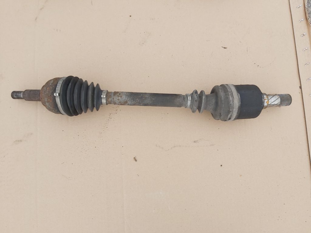 Pusass priekšējā kreisā priekš RENAULT MEGANE 2004 1 Pusass priekšējā kreisā priekš RENAULT MEGANE 2004