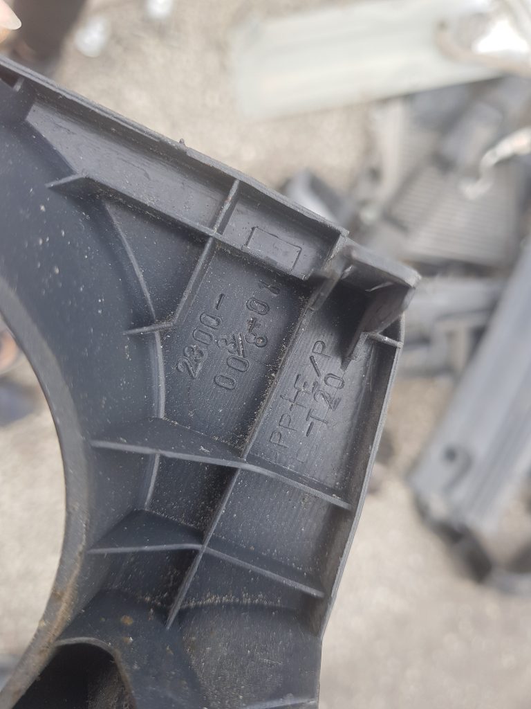 Spidometra apdare priekš TOYOTA HILUX 2009 2 Spidometra apdare priekš TOYOTA HILUX 2009