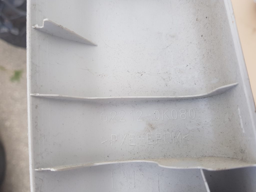 Priekšējas salona statnes apdare priekš TOYOTA HILUX 2009 2 Priekšējas salona statnes apdare priekš TOYOTA HILUX 2009