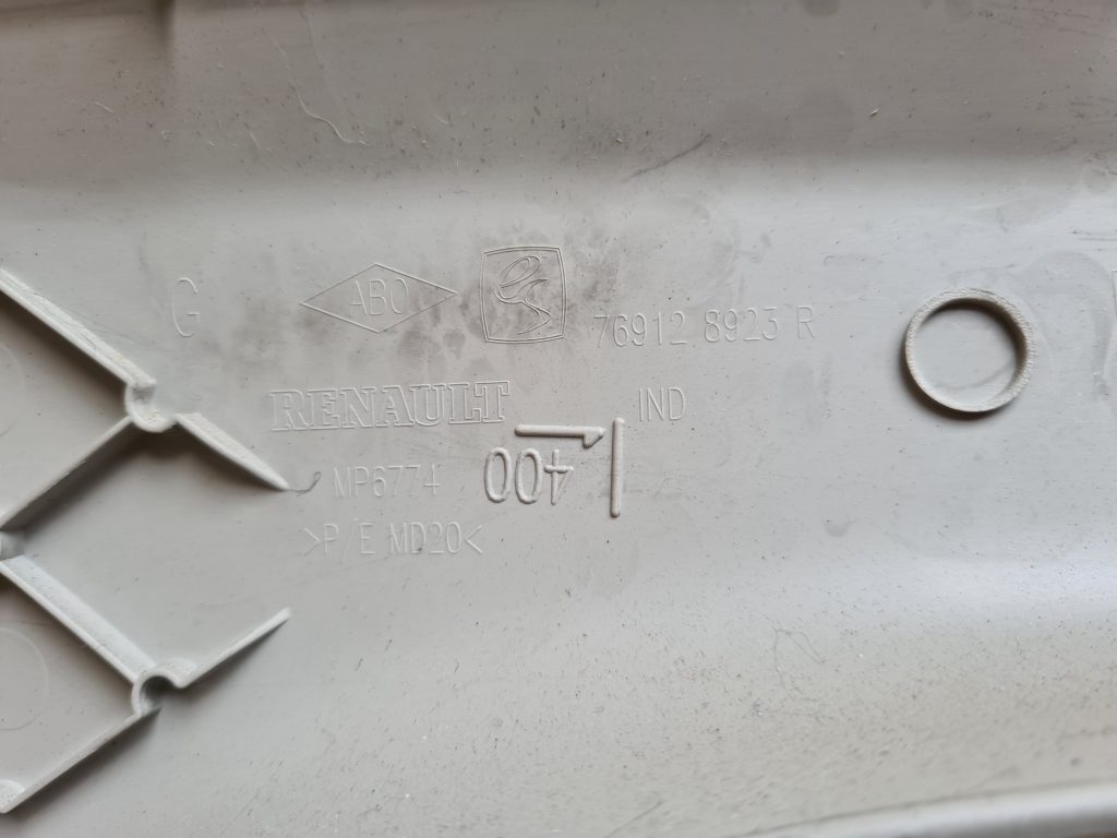 Priekšējas salona statnes apdare priekš DACIA LODGY 2014 2 Priekšējas salona statnes apdare priekš DACIA LODGY 2014