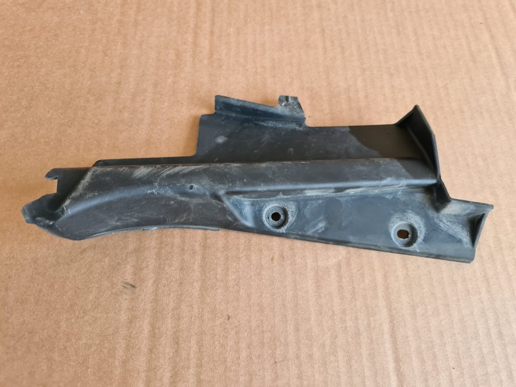 Pārsega eņģes uzlika priekš DACIA LODGY 2014 1 Pārsega eņģes uzlika priekš DACIA LODGY 2014