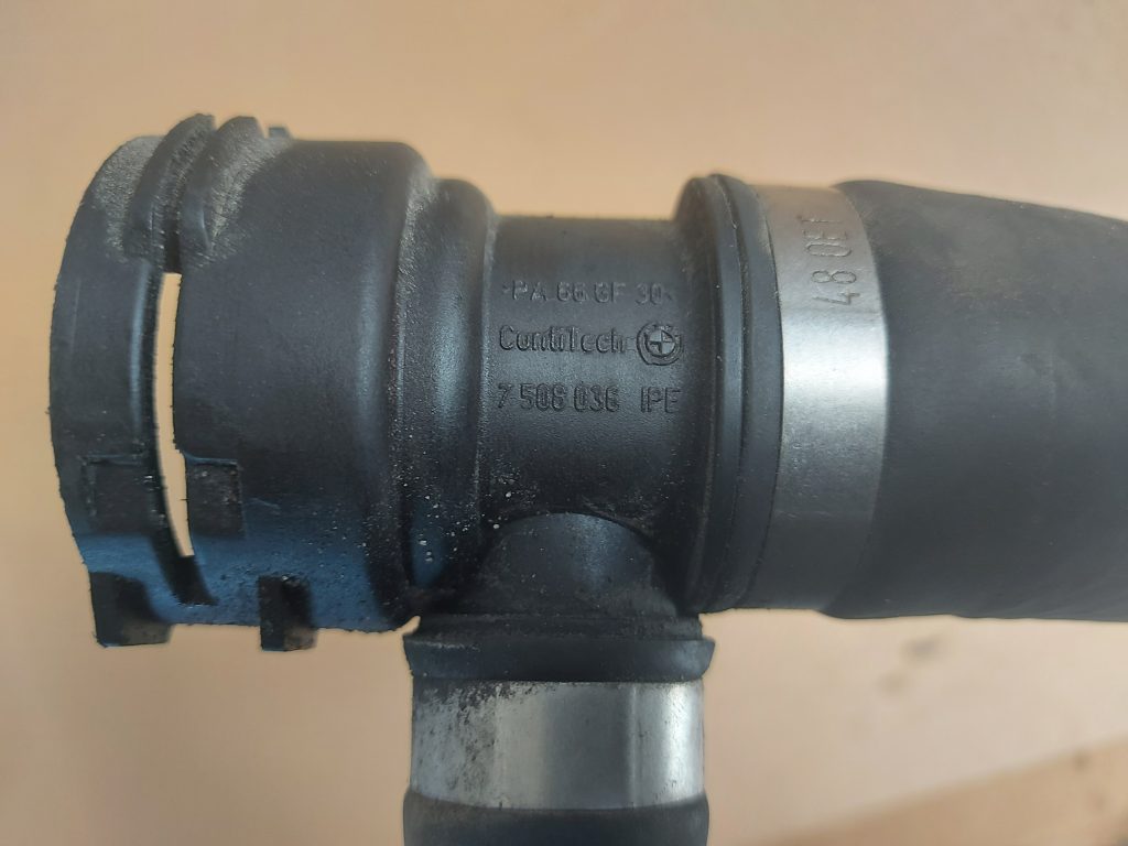 Dzesēšanas caurule priekš BMW 525 E60 2006 OLIVE 2 Dzesēšanas caurule priekš BMW 525 E60 2006 OLIVE