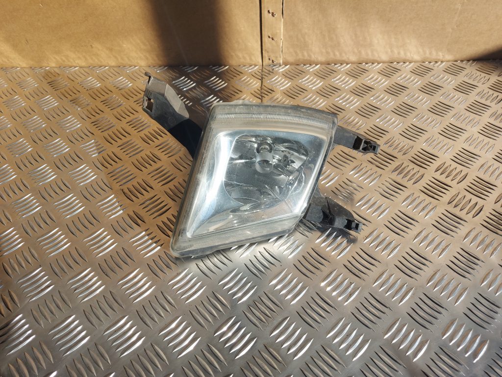 Miglas lukturis priekšā labajā pusē priekš PEUGEOT 407 2006 1 Miglas lukturis priekšā labajā pusē priekš PEUGEOT 407 2006
