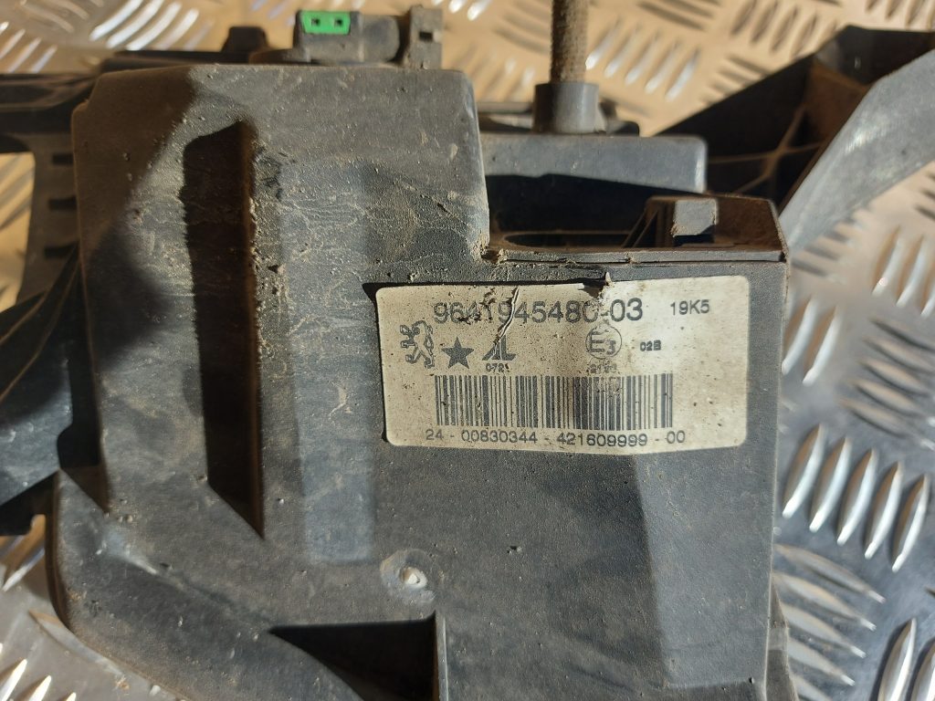 Miglas lukturis priekšā labajā pusē priekš PEUGEOT 407 2006 2 Miglas lukturis priekšā labajā pusē priekš PEUGEOT 407 2006