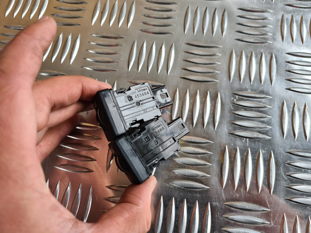 Sēdekļa apsildes ieslēgšanas poga priekš TOYOTA AVENSIS 2012 4 Sēdekļa apsildes ieslēgšanas poga priekš TOYOTA AVENSIS 2012