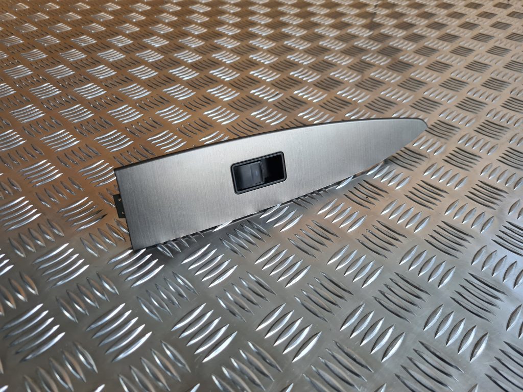 Stikla pacelšanas poga priekš TOYOTA AVENSIS 2012 1 Stikla pacelšanas poga priekš TOYOTA AVENSIS 2012