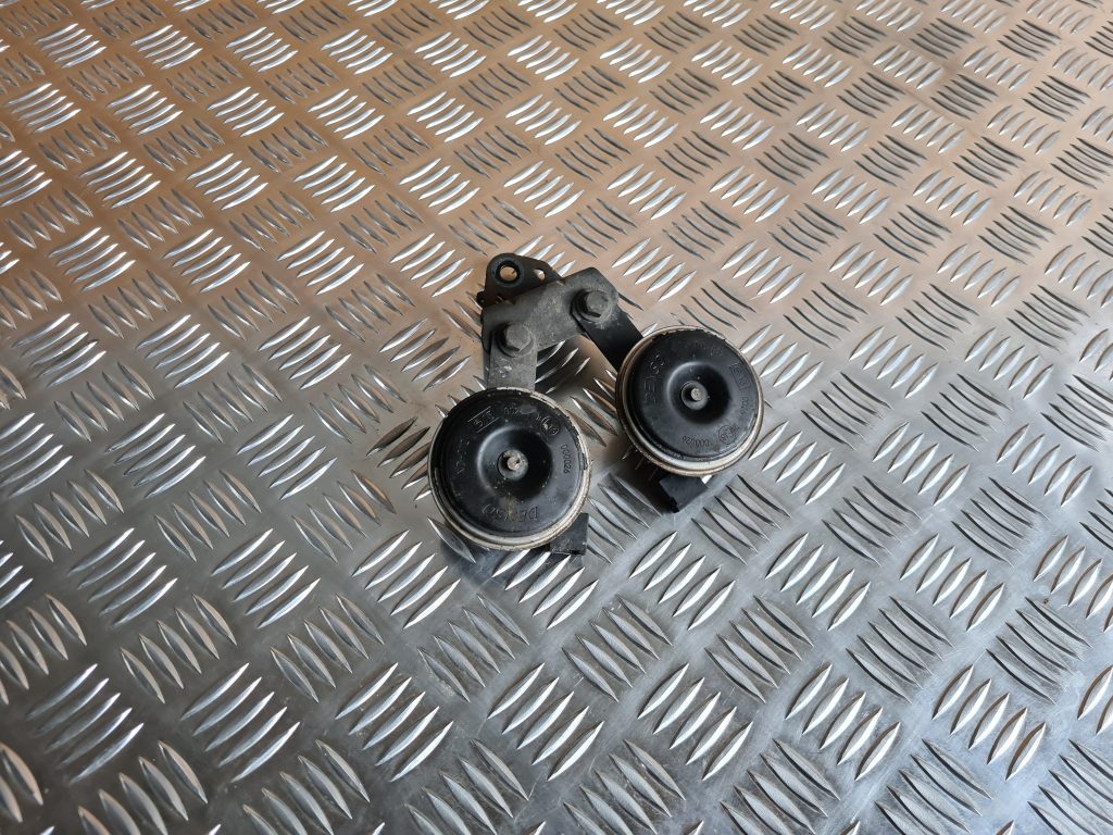 Skaņas signāls priekš TOYOTA AVENSIS 2012 1 Skaņas signāls priekš TOYOTA AVENSIS 2012