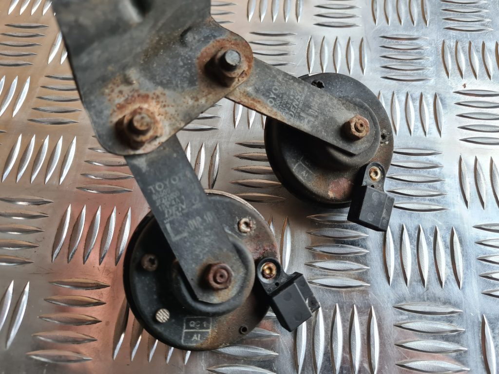 Skaņas signāls priekš TOYOTA AVENSIS 2012 2 Skaņas signāls priekš TOYOTA AVENSIS 2012