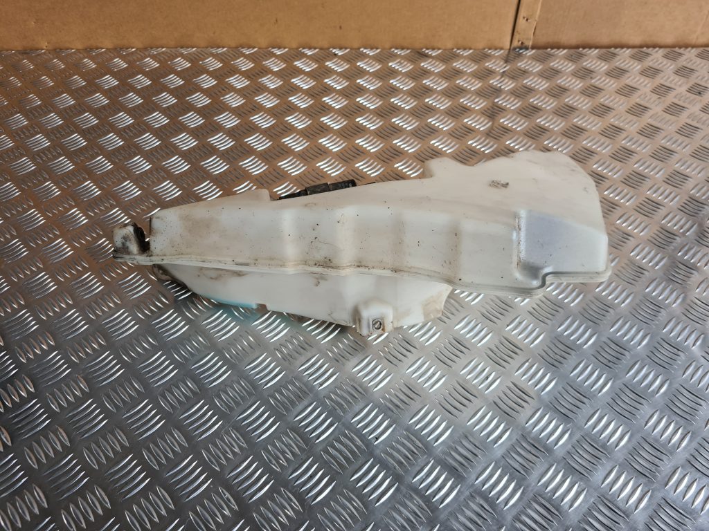 Mazgātāja šķidruma tvertne priekš AUDI A6 AVANT 2007 QUATTRO 3 Mazgātāja šķidruma tvertne priekš AUDI A6 AVANT 2007 QUATTRO