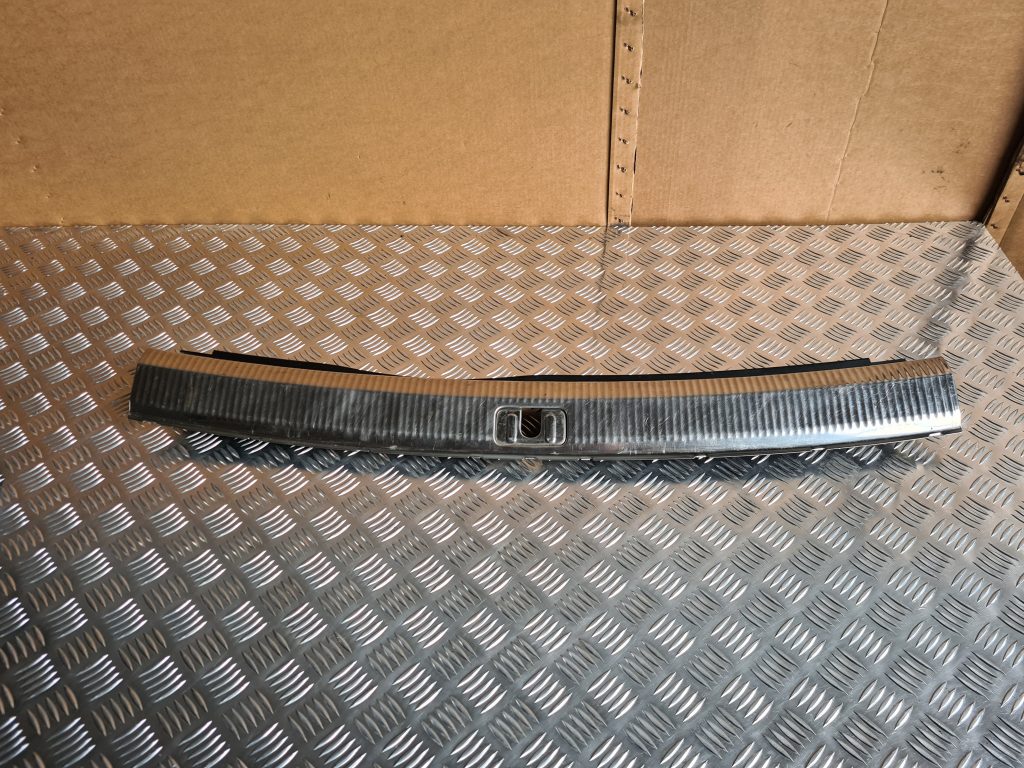 Bagažnieka nodalījuma sliekšņa uzlika priekš AUDI A6 AVANT 2007 QUATTRO 1 Bagažnieka nodalījuma sliekšņa uzlika priekš AUDI A6 AVANT 2007 QUATTRO