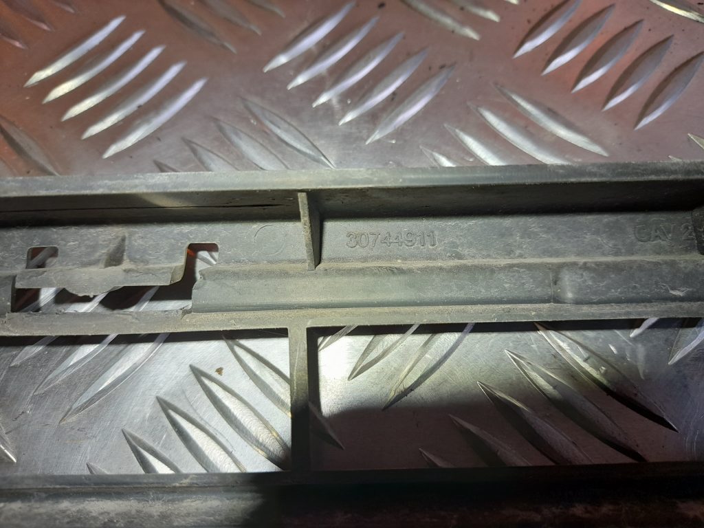 Bufera reste priekš VOLVO S40 2007 2 Bufera reste priekš VOLVO S40 2007