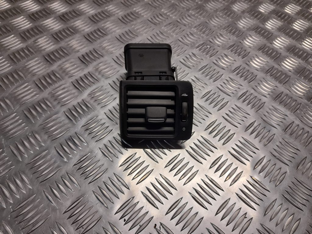 Mērinstrumentu paneļa gaisa vads, pa kreisi priekš VOLVO S40 2007 1 Mērinstrumentu paneļa gaisa vads, pa kreisi priekš VOLVO S40 2007