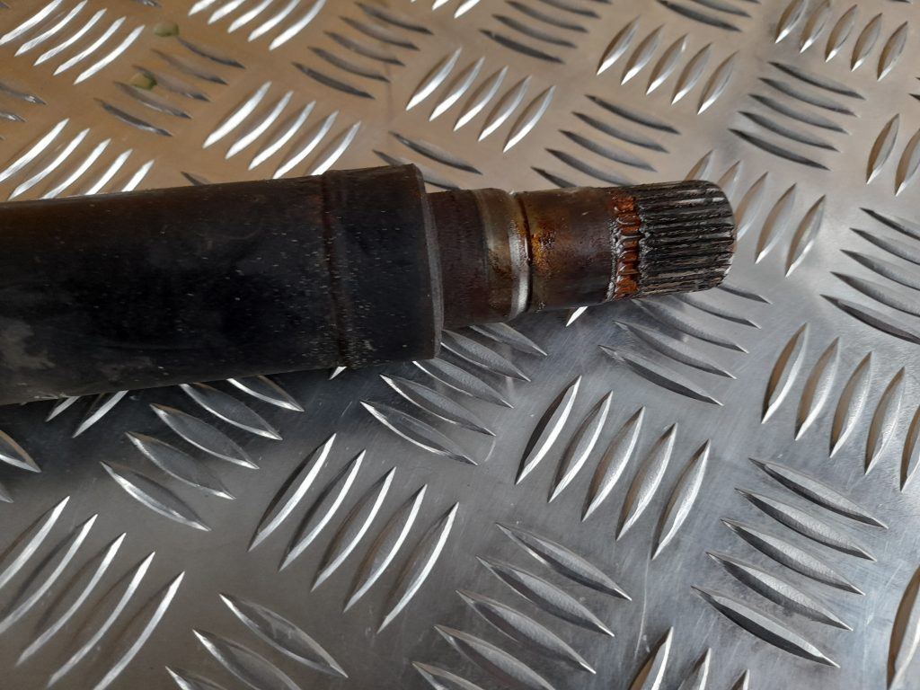 Pusass priekšēja labā priekš VOLVO S40 2007 2 Pusass priekšēja labā priekš VOLVO S40 2007