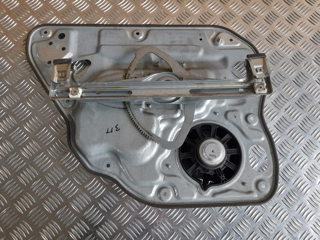 Stikla pacelšanas mehānisma panele priekš VOLVO S40 2007 3 Stikla pacelšanas mehānisma panele priekš VOLVO S40 2007