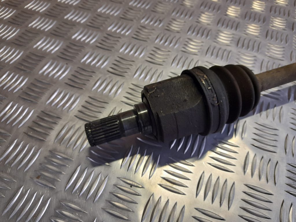 Pusass priekšēja labā priekš KIA PICANTO 2006 3 Pusass priekšēja labā priekš KIA PICANTO 2006