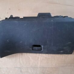 Mantu glabāšanas nodalījums pasažiera pusē priekš CITROEN PICASSO 2007