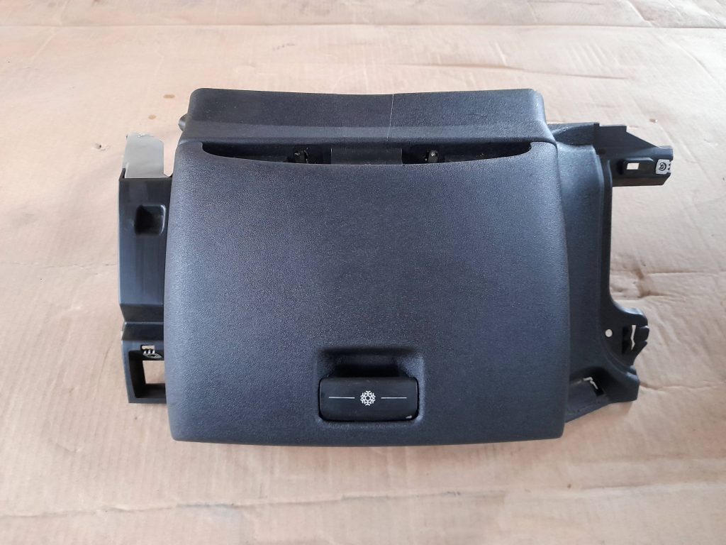 Mantu glabāšanas nodalījums pasažiera pusē priekš CITROEN PICASSO 2007 1 Mantu glabāšanas nodalījums pasažiera pusē priekš CITROEN PICASSO 2007