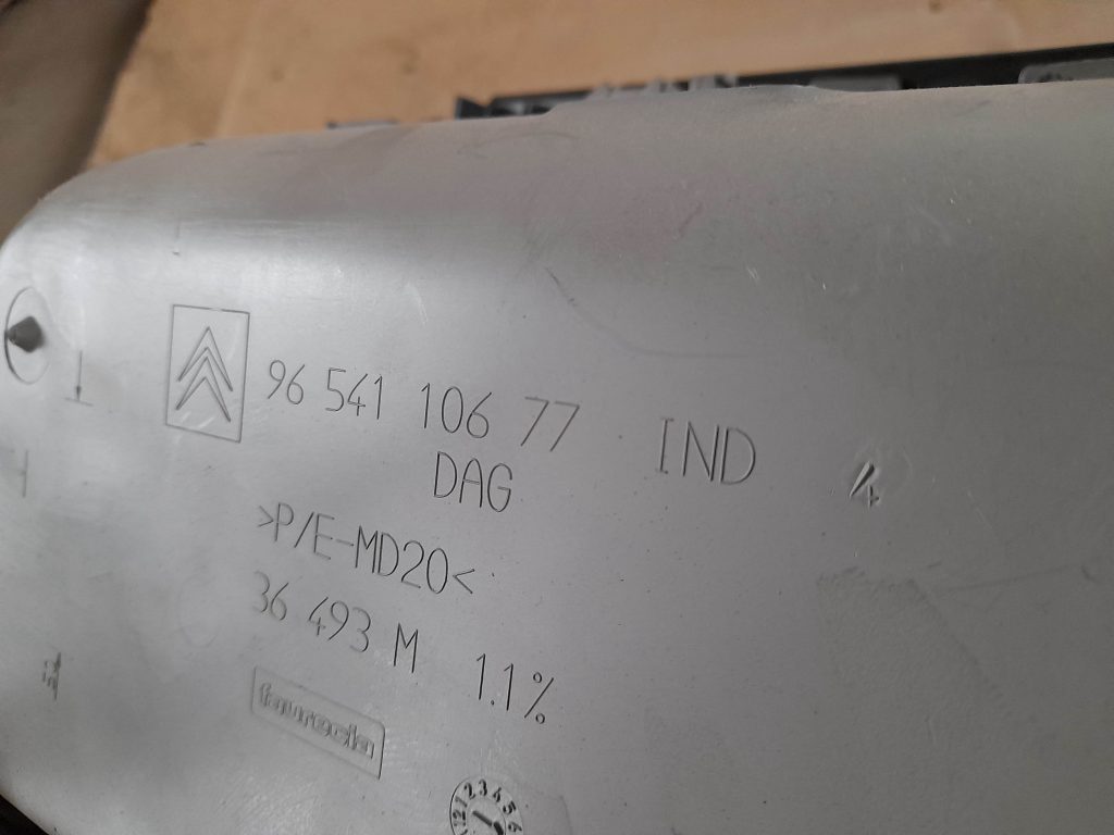 Mantu glabāšanas nodalījums pasažiera pusē priekš CITROEN PICASSO 2007 3 Mantu glabāšanas nodalījums pasažiera pusē priekš CITROEN PICASSO 2007