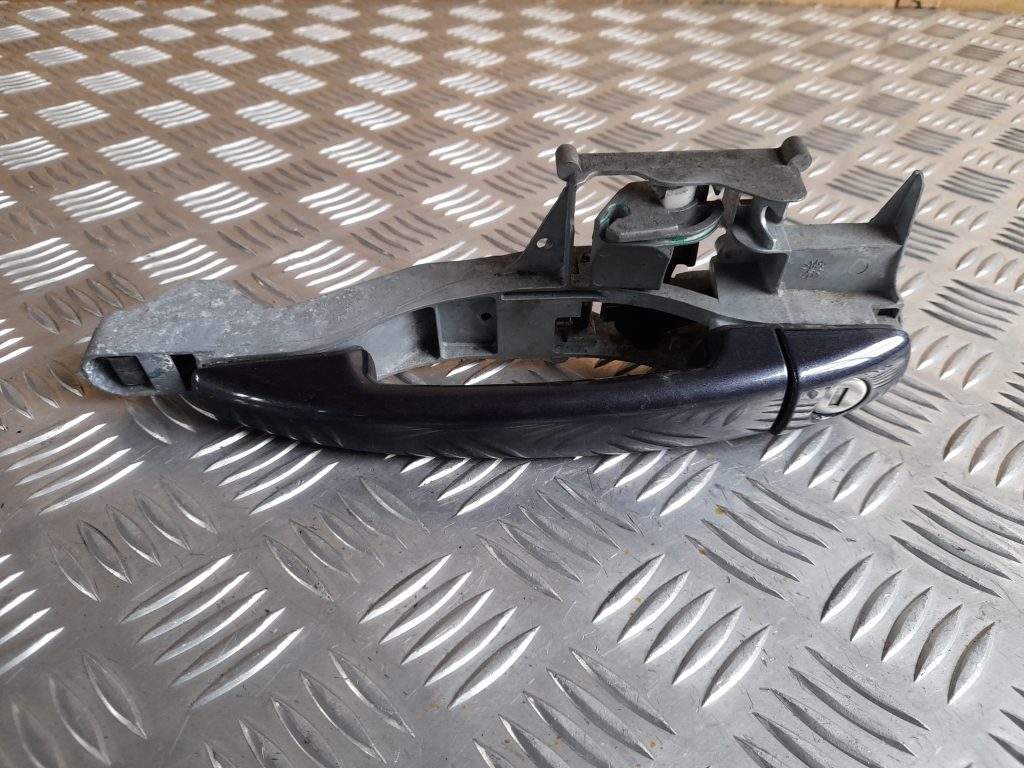 Priekšējāis kreisais durvju rokturis priekš CITROEN PICASSO 2007 1 Priekšējāis kreisais durvju rokturis priekš CITROEN PICASSO 2007