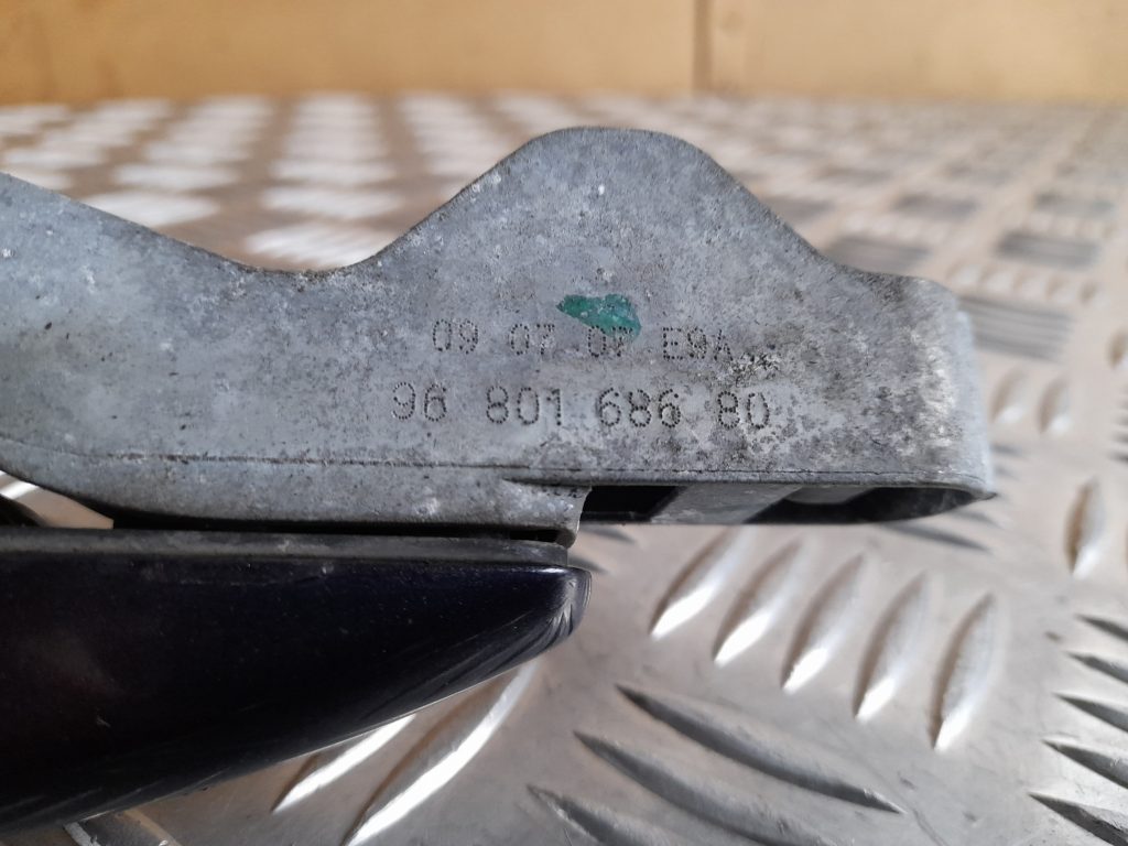 Priekšējāis kreisais durvju rokturis priekš CITROEN PICASSO 2007 3 Priekšējāis kreisais durvju rokturis priekš CITROEN PICASSO 2007