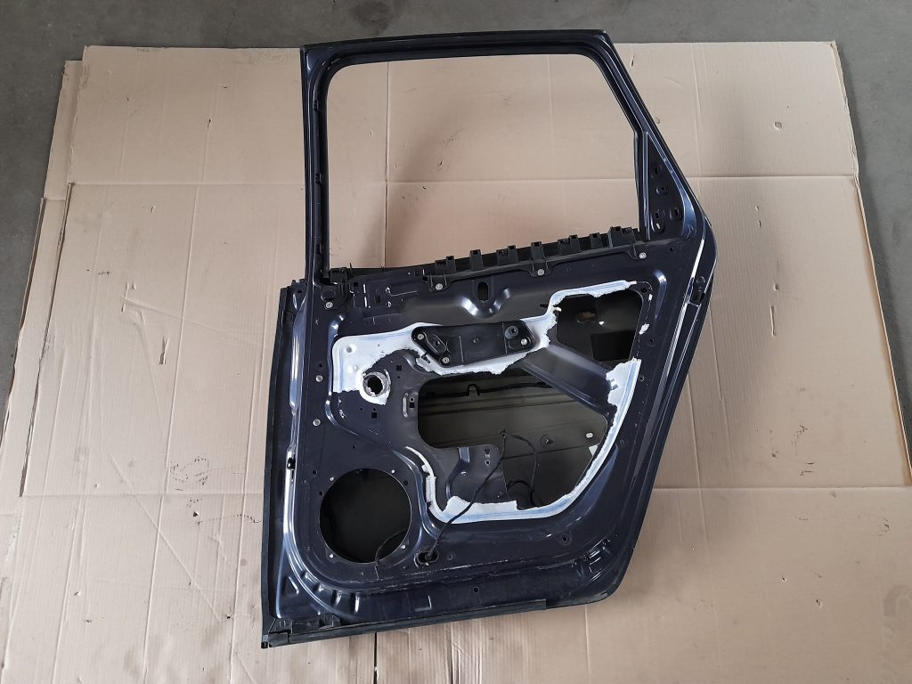 Aizmugurējās labās durvis priekš CITROEN PICASSO 2007 2 Aizmugurējās labās durvis priekš CITROEN PICASSO 2007