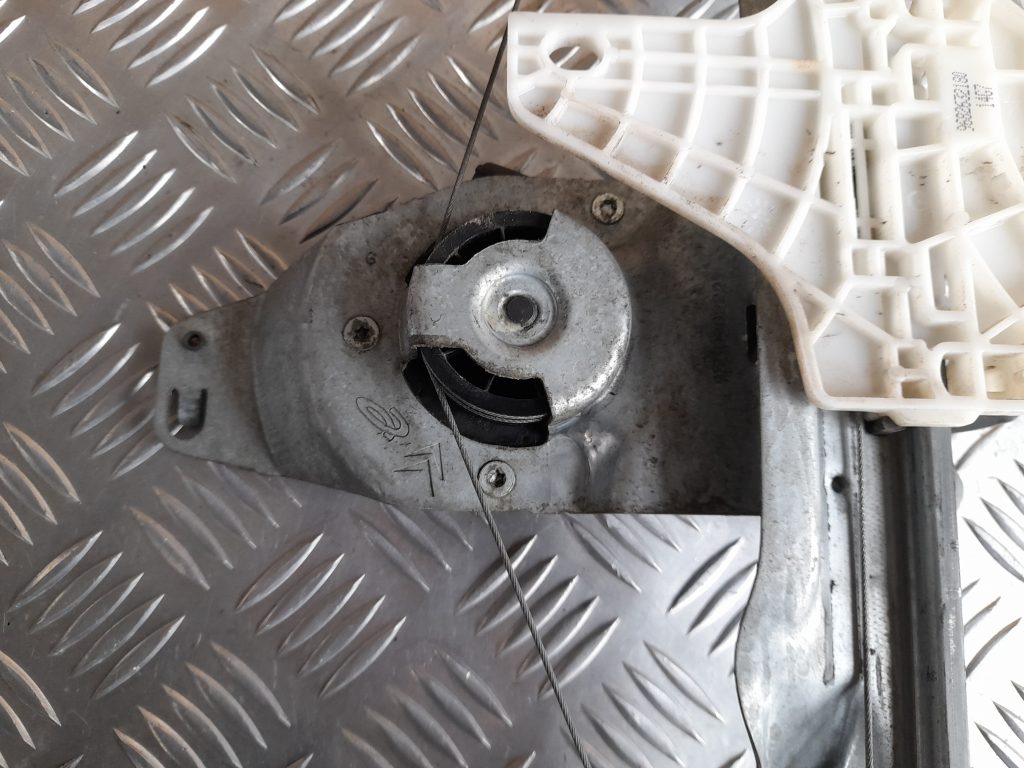 Stikla pacelšanas mehānisms aizmugurējais kreisais priekš CITROEN PICASSO 2007 2 Stikla pacelšanas mehānisms aizmugurējais kreisais priekš CITROEN PICASSO 2007