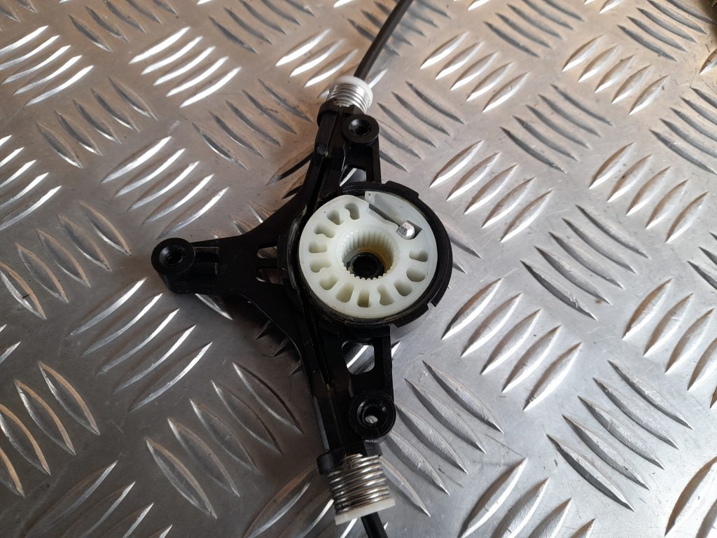 Stikla pacelšanas mehānisms aizmugurējais labais priekš MAZDA 6 2008 2 Stikla pacelšanas mehānisms aizmugurējais labais priekš MAZDA 6 2008