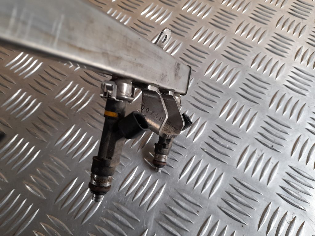 Degvielas sadales caurule priekš MAZDA 6 2008 2 Degvielas sadales caurule priekš MAZDA 6 2008