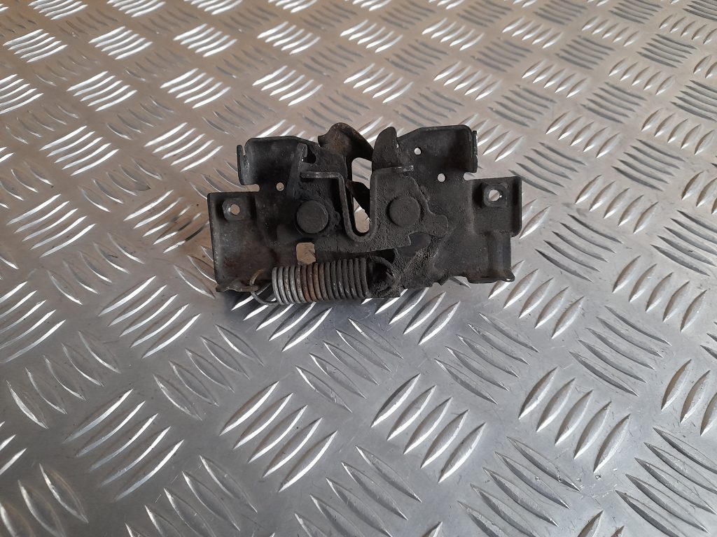 Pārsega slēdzene priekš MAZDA 6 2008 2 Pārsega slēdzene priekš MAZDA 6 2008