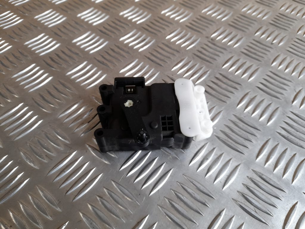 Apsildes sistēmas aktuators priekš MAZDA 6 2008 1 Apsildes sistēmas aktuators priekš MAZDA 6 2008