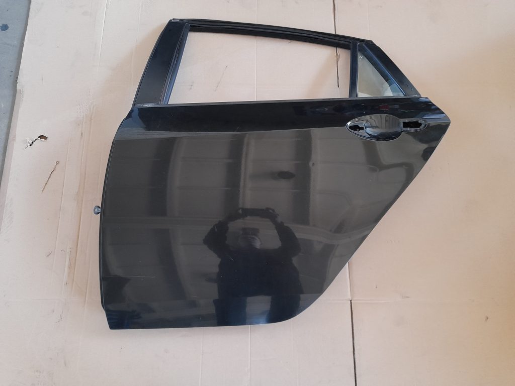 Aizmugurējās kreisās durvis priekš MAZDA 6 2008 1 Aizmugurējās kreisās durvis priekš MAZDA 6 2008