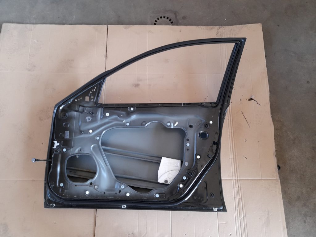 Priekšējās labās durvis priekš MAZDA 6 2008 2 Priekšējās labās durvis priekš MAZDA 6 2008