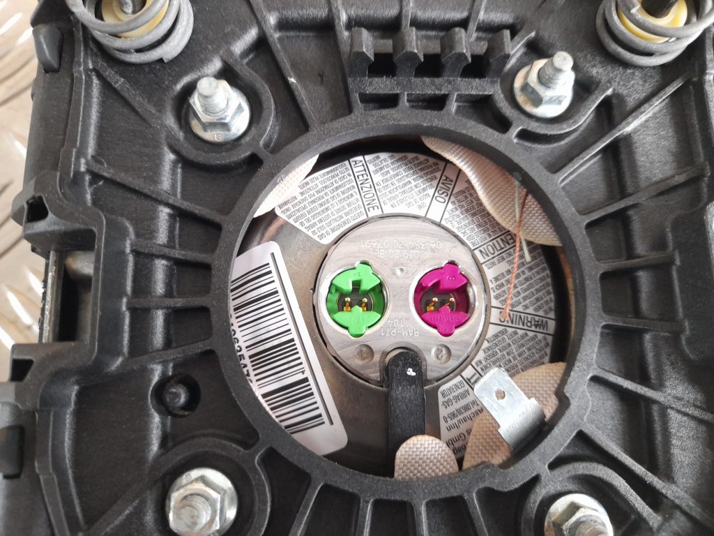 Stūres drošības spilvens priekš RANGE ROVER SPORT 2007 4 Stūres drošības spilvens priekš RANGE ROVER SPORT 2007