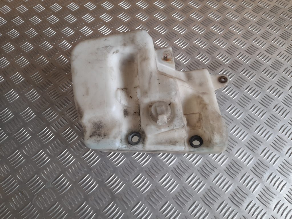 Mazgātāja šķidruma tvertne priekš RANGE ROVER SPORT 2007 1 Mazgātāja šķidruma tvertne priekš RANGE ROVER SPORT 2007