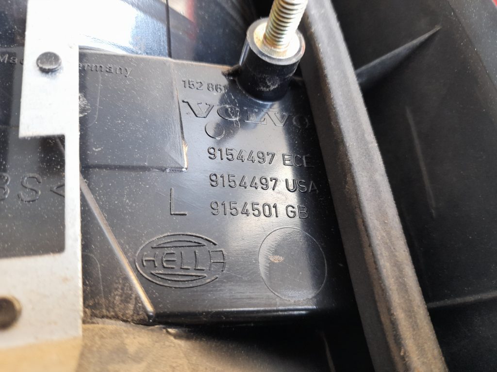 Aizmugurējais kreisais lukturis priekš VOLVO V70 2003 SILVER 3 Aizmugurējais kreisais lukturis priekš VOLVO V70 2003 SILVER